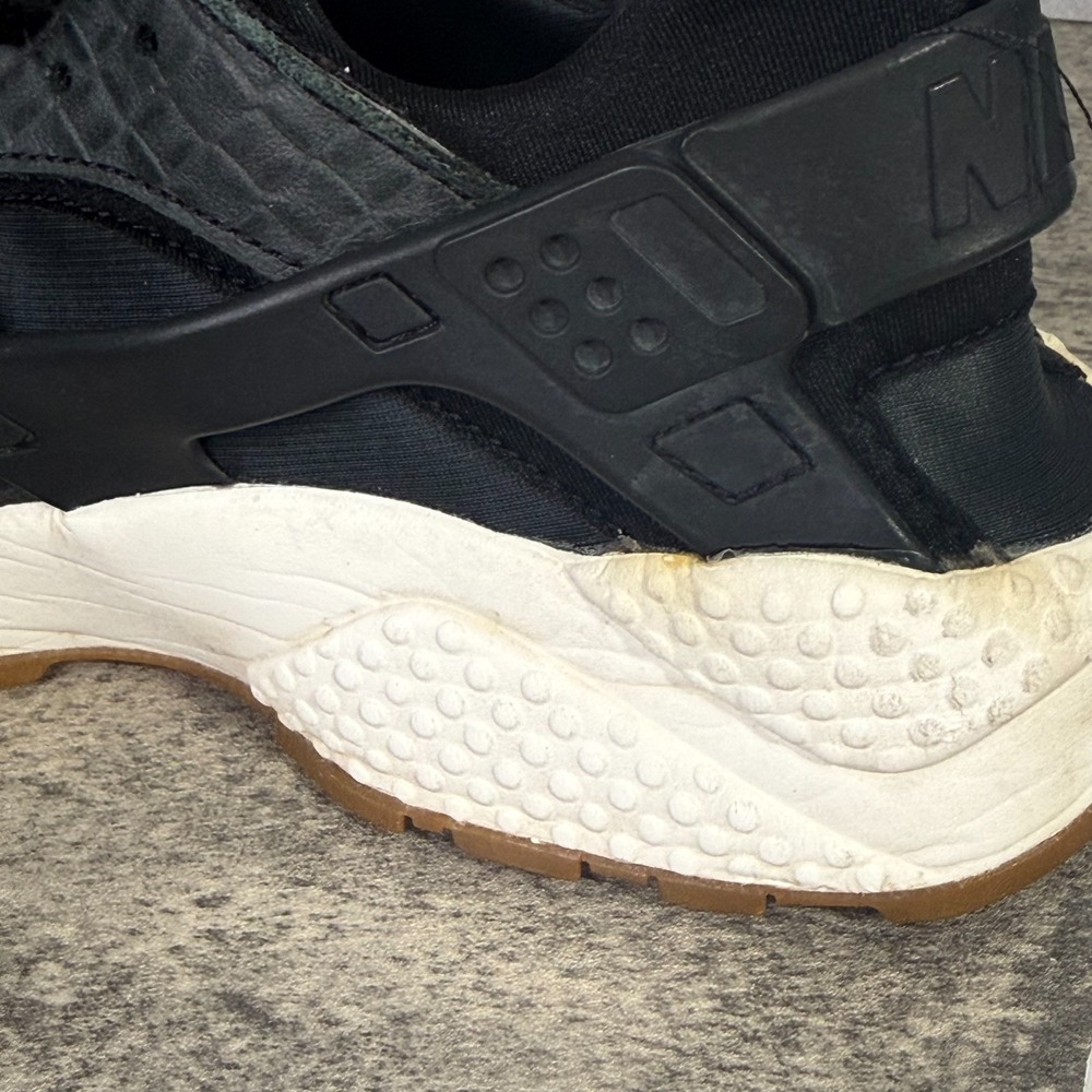 Nike Air Huarache Run Premium Shoes Black/White Snakeskin Women 8.5 683818-011 - Picture 5 of 11